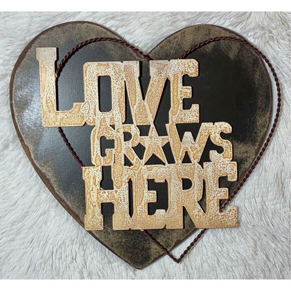 “LOVE GROWS HERE” 3D Distressed Wooden Metal Heart Wall Plaque - Picture 8 of 8